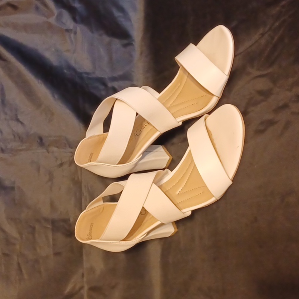 Andrew Geller heeled sandles white women's size 8W white